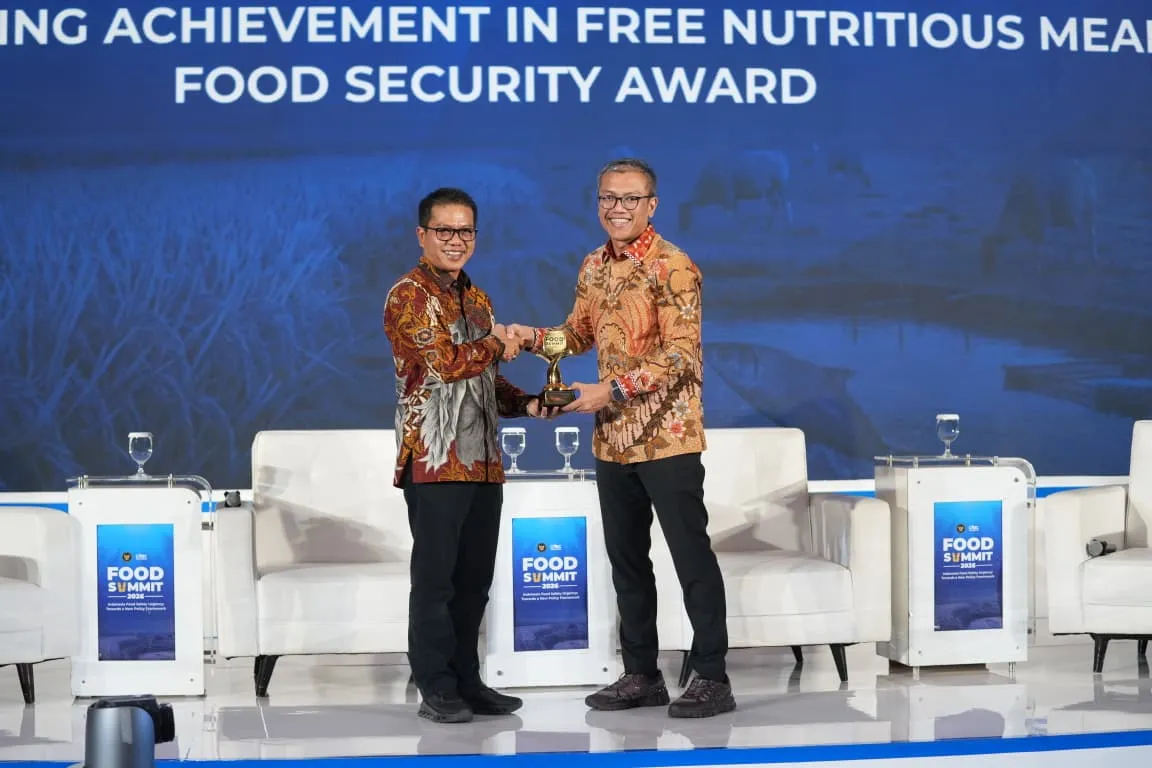 MBG Dorong Ekonomi Sirkular, KDS Terima Penghargaan dari CNBC